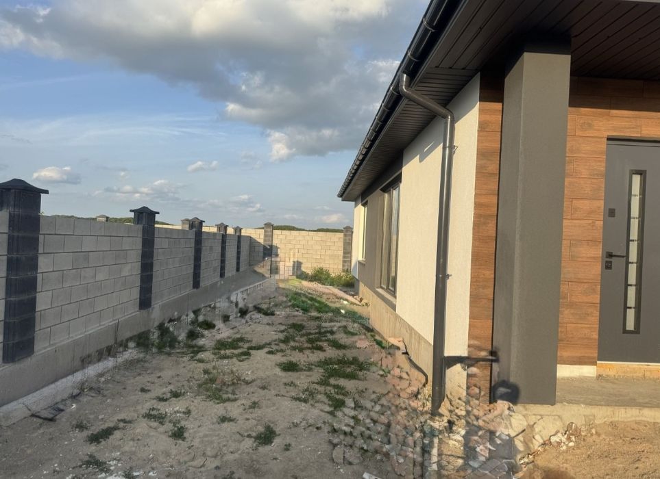 Продам сучасну,стильну американку з внутрішніми роботами.АН"SOFIA".