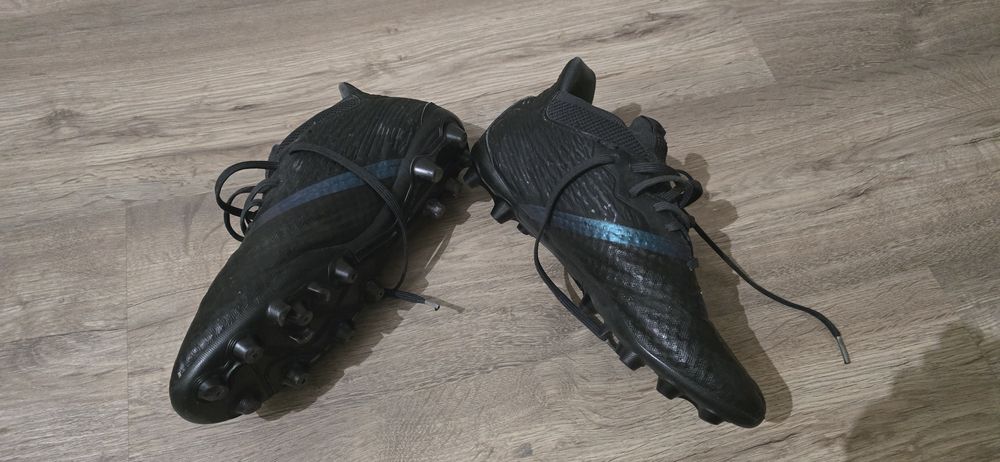 Sapatilhas futebol marca viralto da decatlhon