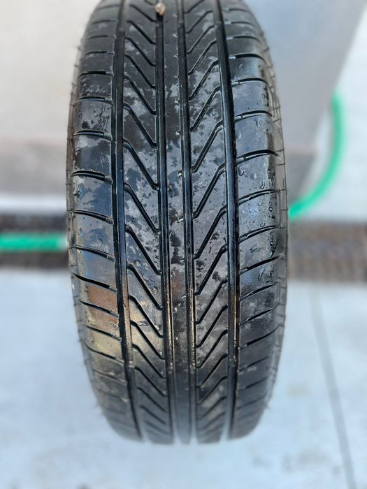 Vendo 2 pneus semi novos