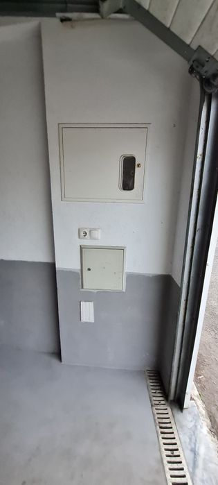 Garagem Box para arrendamento no Estoril