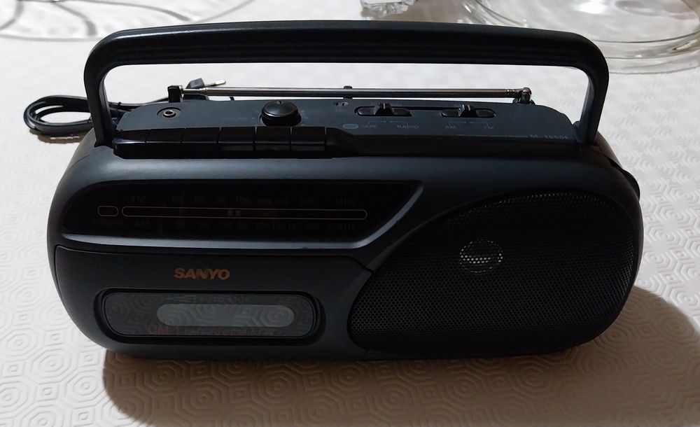 Rádio/ Gravador e leitor de cassetes Sanyo