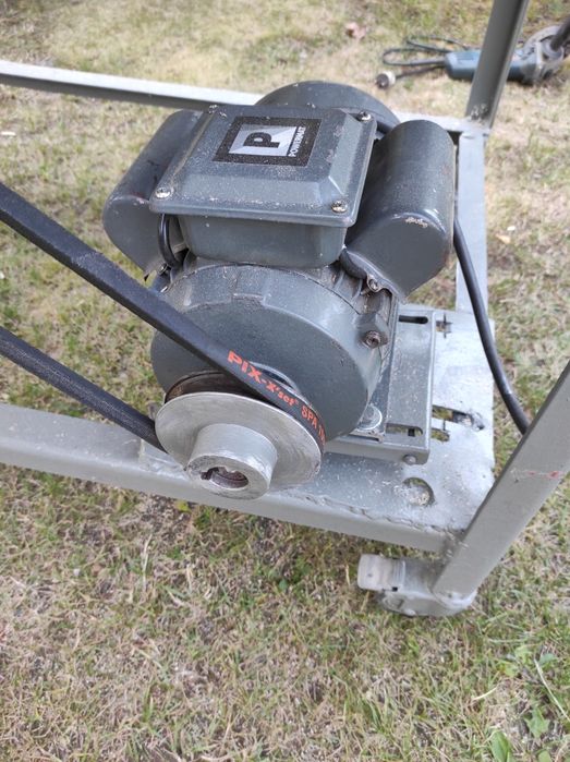 krajzega  piła 230V 2.2 kW
