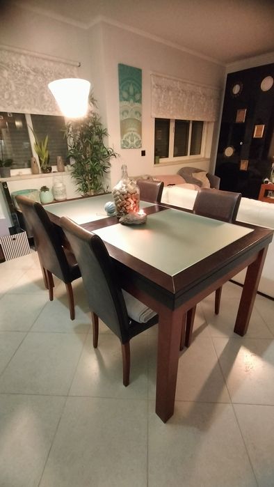 Mesa de Jantar de cerejeira com vidro fosco
