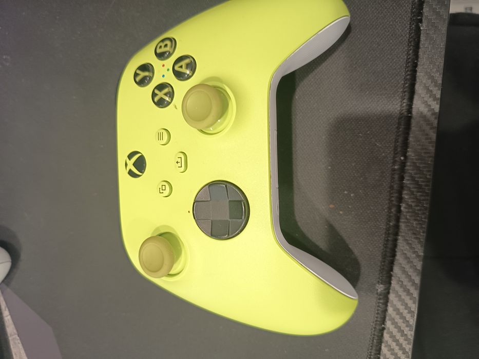 Xbox series s z 2 padami