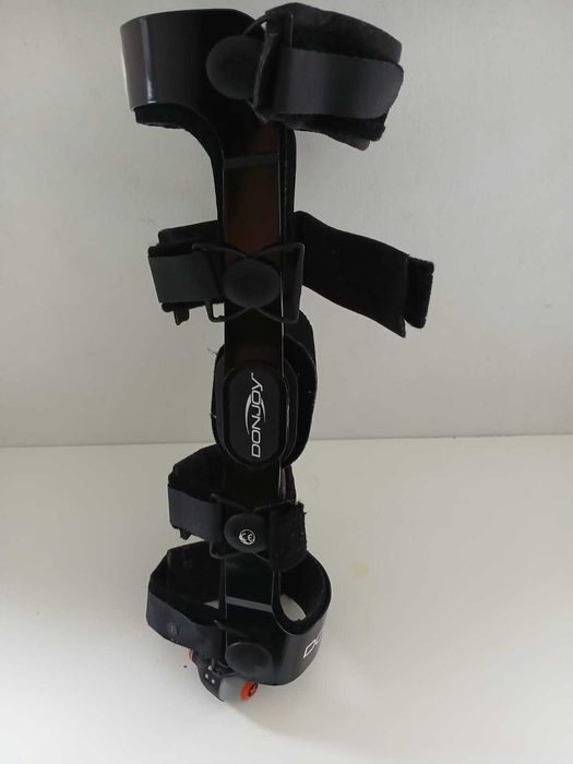 Orteza stabilizator kolana DONJOY 4 Titude rozmiar XS  Lewa nieuzywana