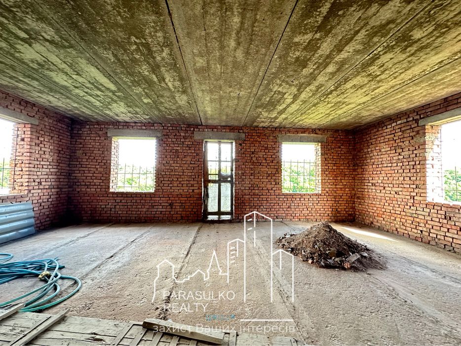 Продам просторий будинок в ексклюзивному місці!