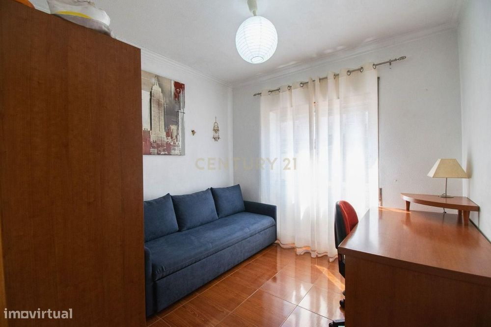 Apartamento T3 + G em S. Martinho do Bispo