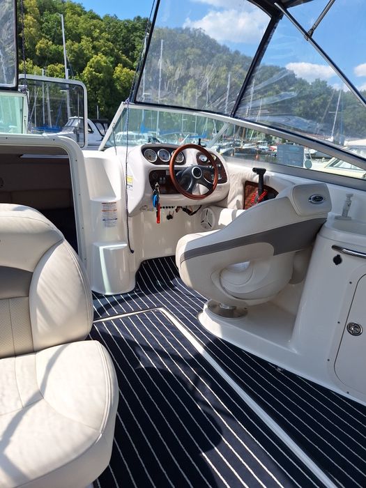 Łódź motorowa Chaparral 215 SSI volvo penta 4,3