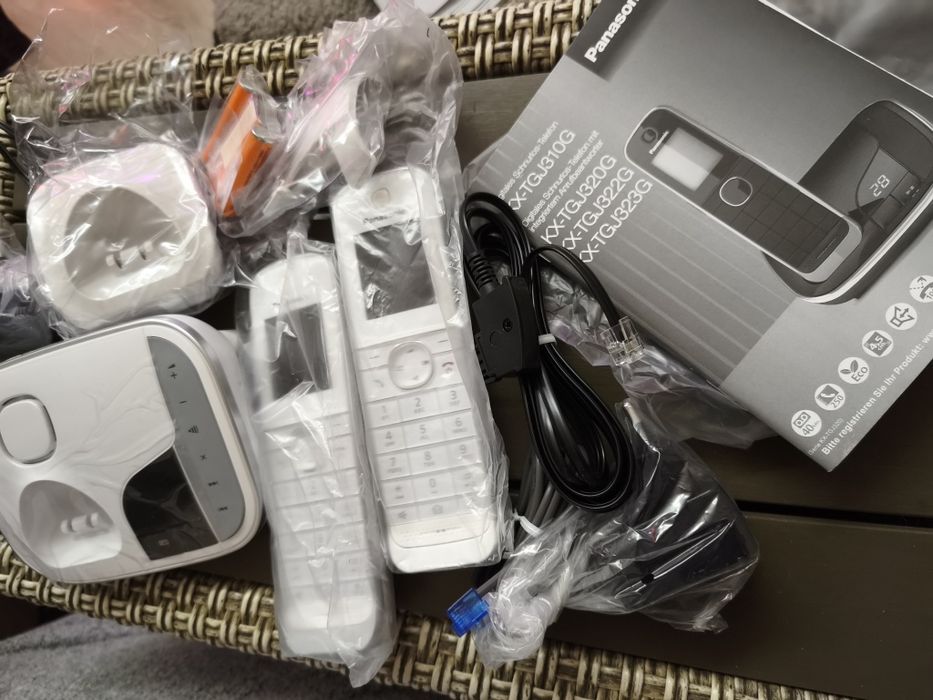 Цифровий телефон Panasonic KX-TG322 з двома трубками
