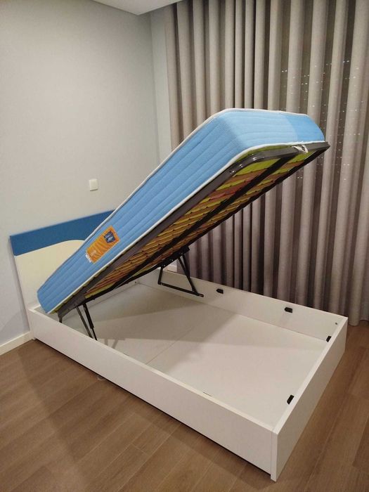 Cama de corpo e meio com elevador