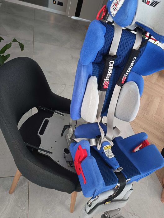 Sprzedam fotelik samochodowy z bazą obrotową