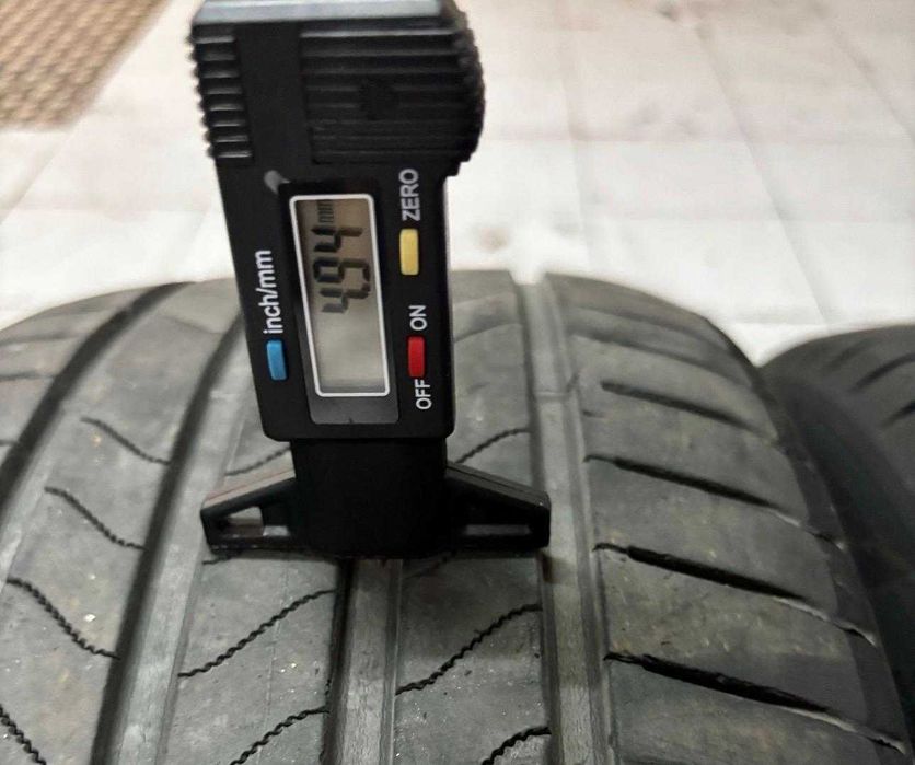 2 pneus Bridgestone Turanza 6 - 225/40R18 92Y - Bom estado