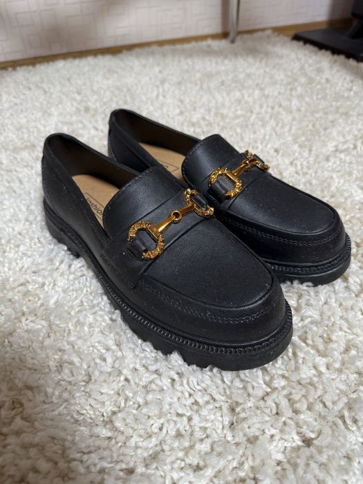 Взуття та сукня на весну та літо