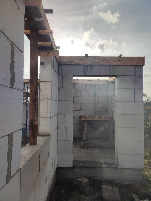 Продам земельну ділянку з розпочатим будівництвом