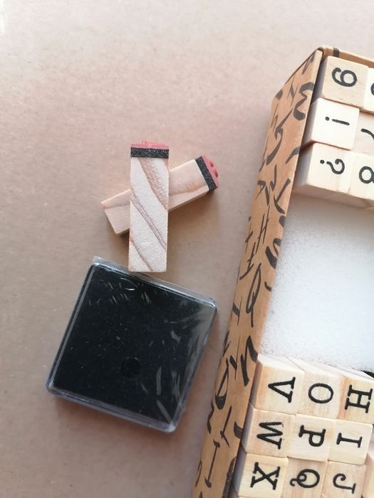 Набор штампов 40 шт. Латиница, цифры + чернильная губка.