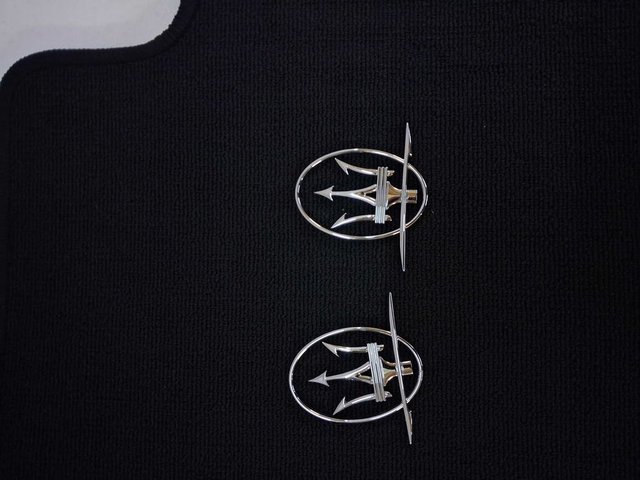 emblemat znaczek maserati 2019 na blotnik komplet orginal