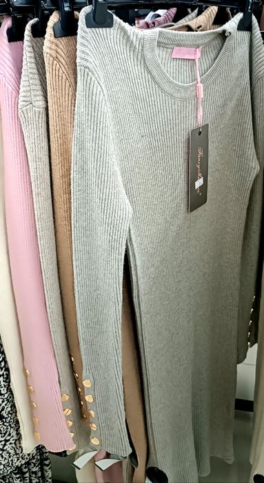 Платье женское в рубчик удлиненное
размер универсальный 42-46 р.