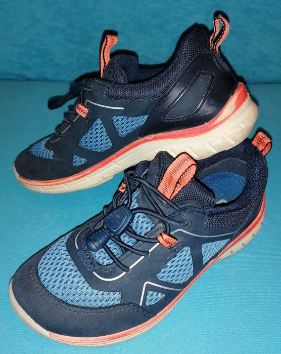 Ecco biom 28 sportowe adidasy granatowo-niebieskie z pomarańczem