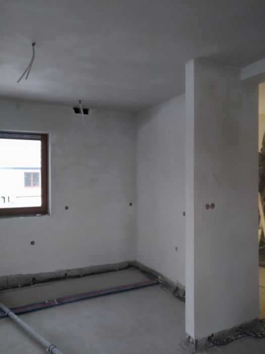 Tynki maszynowe cementowo wapienne gipsowe, Gładzie