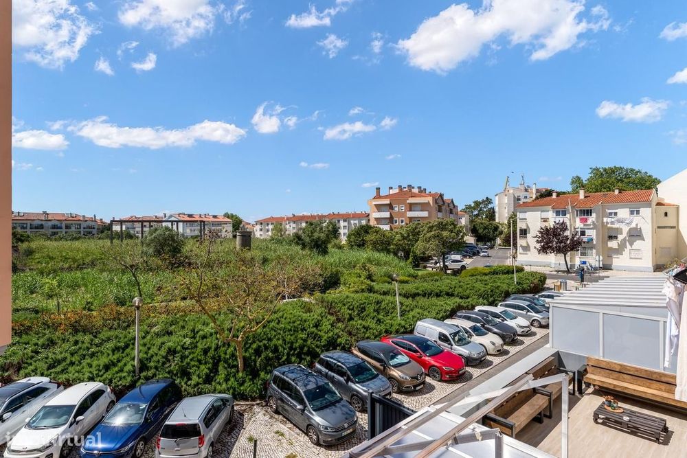 Apartamento T2 com estacionamento, Carcavelos, Cascais