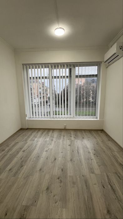 Здається в оренду приміщення вільного призначення площею 12.8 м2