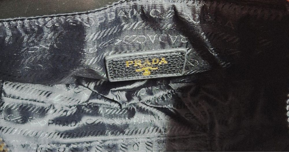 Неймовірна сумочка Prada