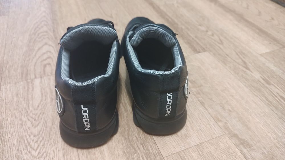 Шкіряні туфлі Jordan 41 розмір