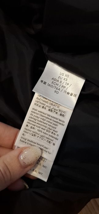 Sprzedam piękna zimowa Nowa kurtke Calvin Klein z mini wada