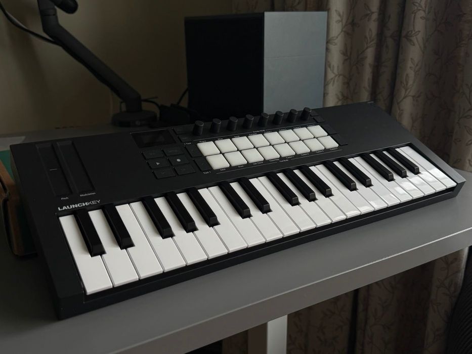 midi клавіатура Novation Launchkey Mk4 Mini 37