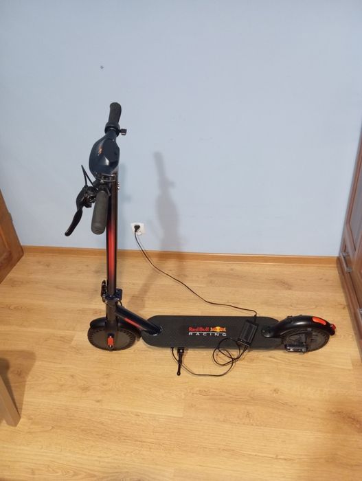 Hulajnoga elektryczna Red Bull Racing 8, 5