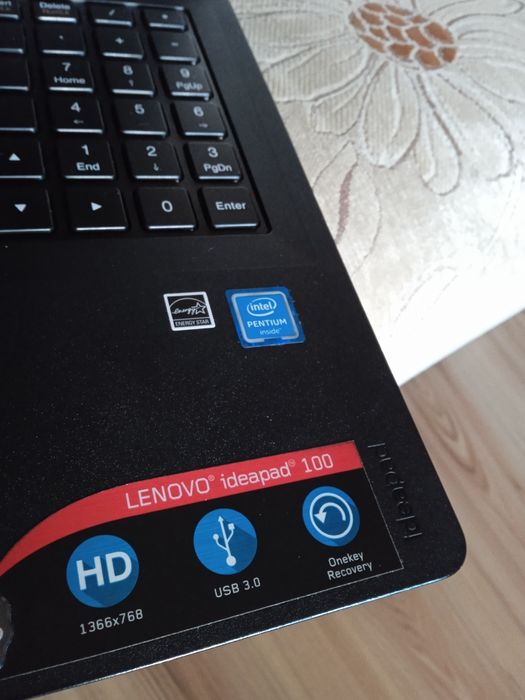 Laptop Lenovo komputer