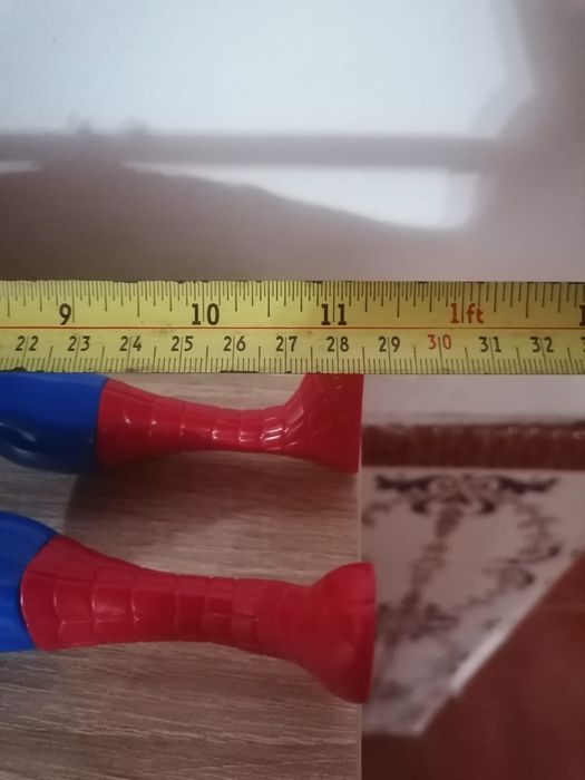 Boneco do Homem Aranha Spider Man uma figura de BD da Marvel sendo em plástico rígido e fabricação Made in China 2013

Altura 29 cm

Disponho de o