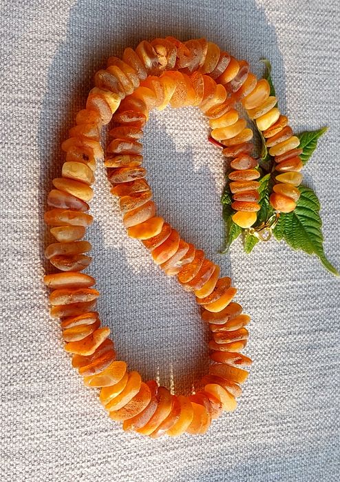 Буси із натурального лікувального  бурштину, крупніші намистини