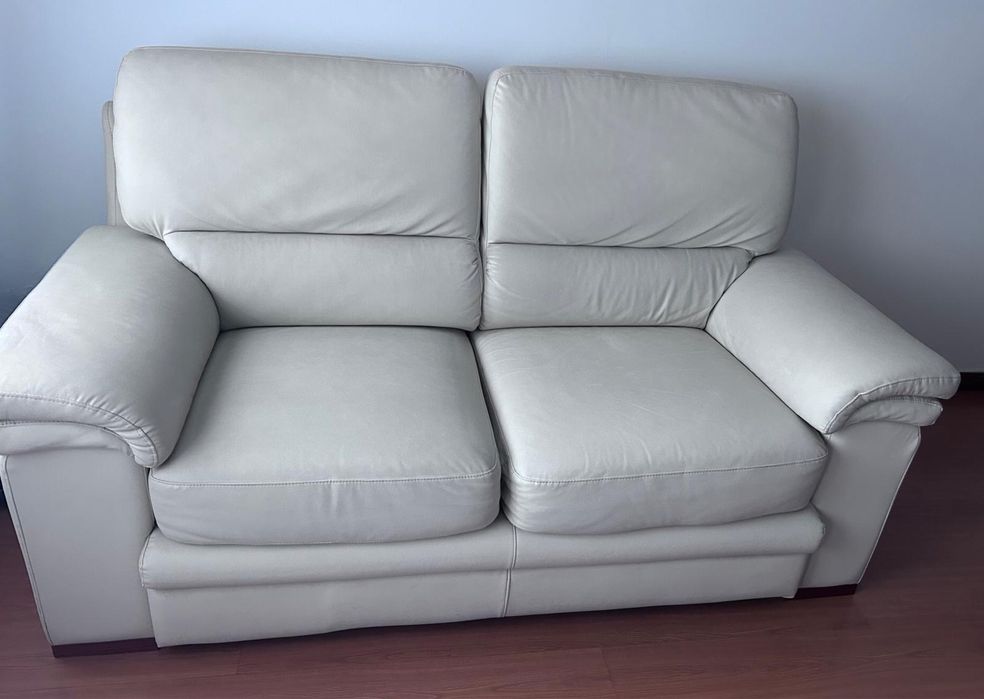 Sofás em pele como novos em bom estado!