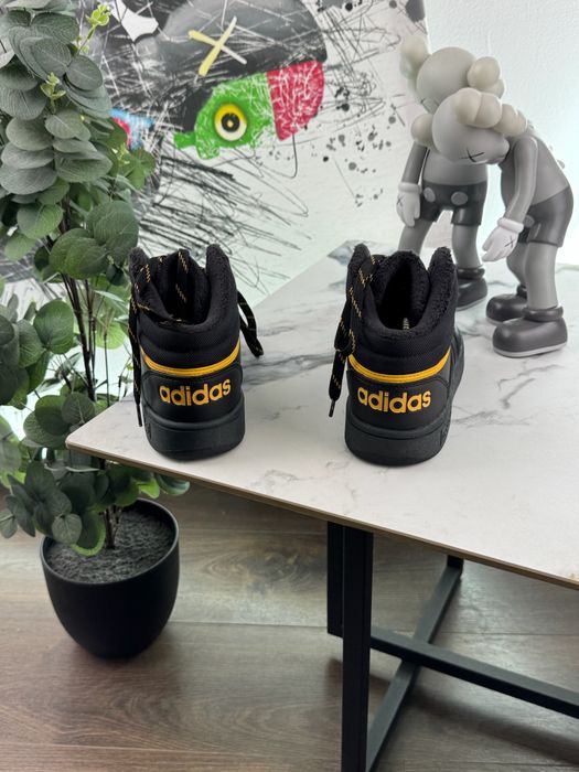 Кросівки шкіряні Adidas Hoops 38.5 розмір Е16165