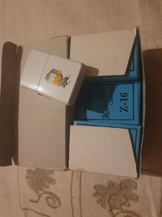 Isqueiros tipo zippo alusivos a Lisboa