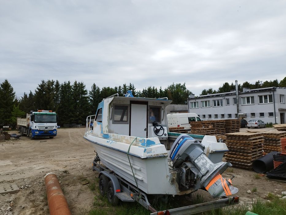 Łódz motorowa kabinowa przyczepa komplet
