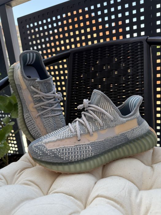 Чоловічі кросівки adidas Yeezy Boost 350 V2 нові