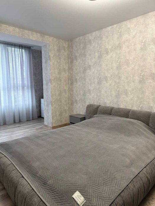 Простора 3-кімнатна квартира в клубному будинку з закритою територією.