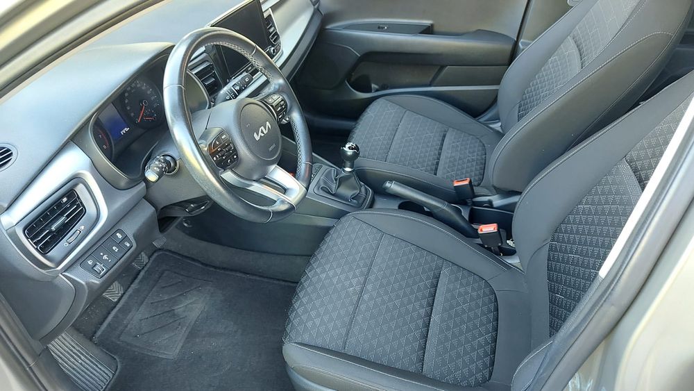 Kia Rio 1.2 Ano 2023 - Apenas 29.600 km - Como novo - Garantia de marca