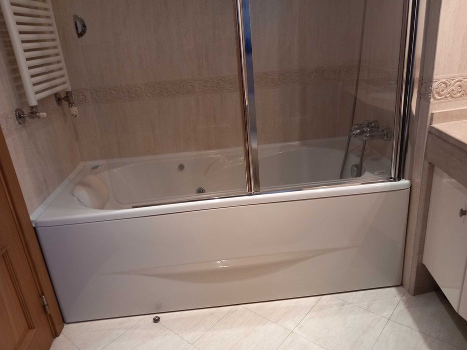 Banheira de Hidromassagem ROCA – Excelente Estado