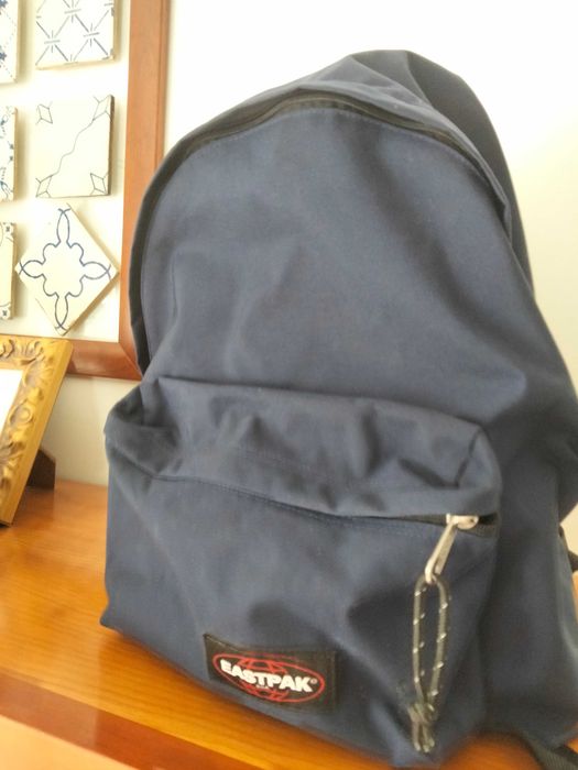 Mochila EASTPAK nova