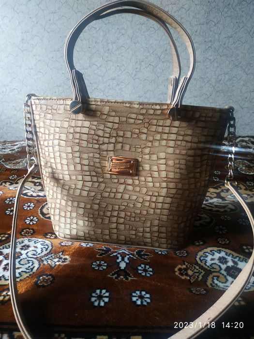 Сумка жіноча брендова.