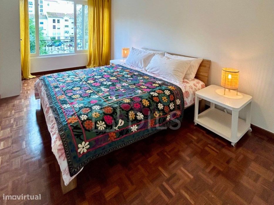 Apartamento T2 com áreas amplas e elevador em Alcabideche, Cascais