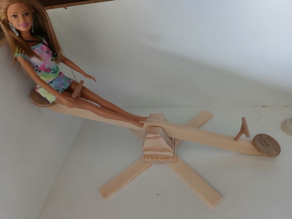 Huśtawka dla lalek Barbie Monster High Rainbow High