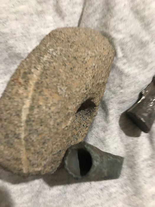 Каменный топор, платежный слиток, тесло