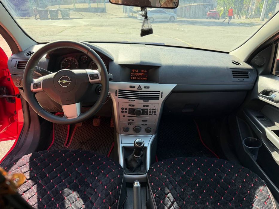 Opel Astra 2013 газ/бензин 1.6