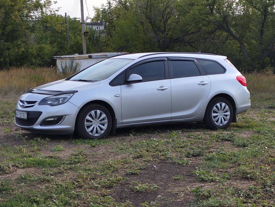 Опель Астра j 2013 дизель 2.0 АКП Sports Turer