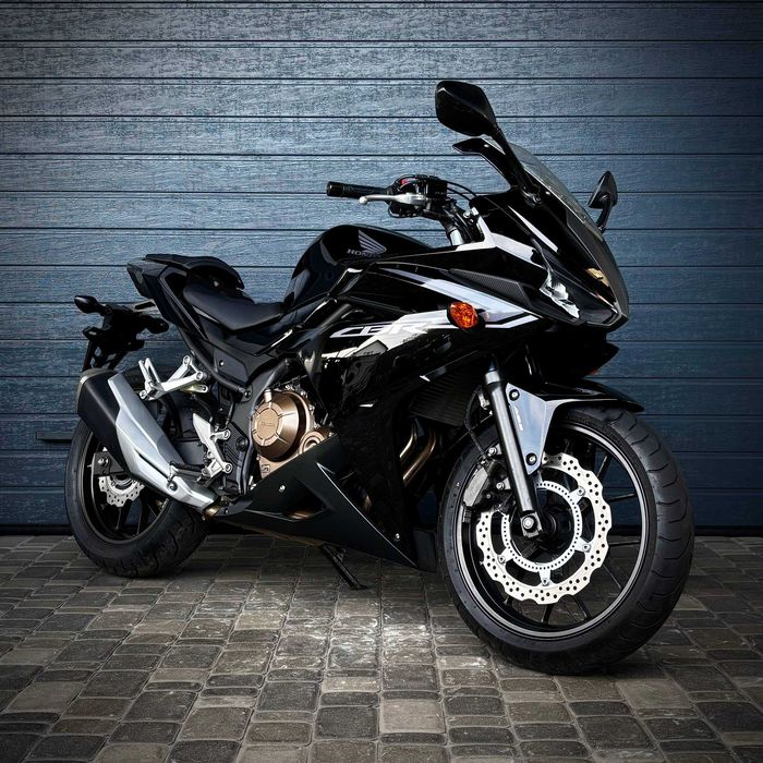 Продам мотоцикл Honda CBR400R (1676)