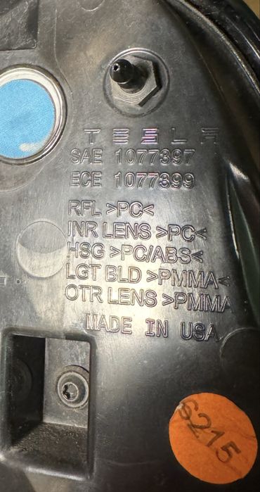 Tesla Model 3, задні ліхтарі